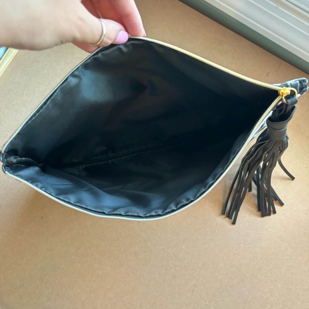Bebe Floral Oversized Clutch - Picture 5 of 5